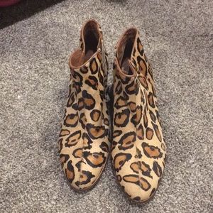 Size 38 Sam Edelman booties in cheeta print